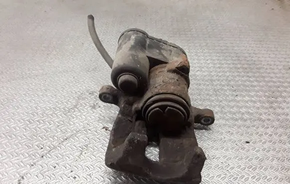Volkswagen PASSAT B7 Rear brake caliper