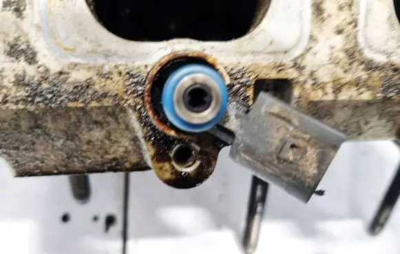 Audi A6 S6 C6 4F Fuel injector 06E036E