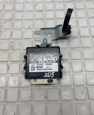 Subaru Legacy Light module LCM 84051AJ010 06KFJ025469 3560020095