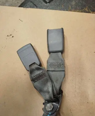 Suzuki Forenza Rear seatbelt buckle 
