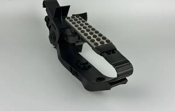 Mercedes-Benz C W203 Accelerator throttle pedal A2113000404 A2113010001