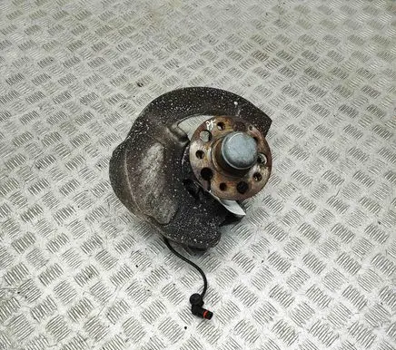 Mercedes-Benz CLS C218 X218 Front wheel hub A2183300125