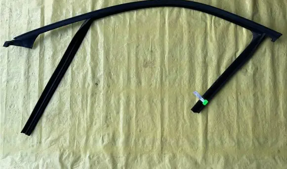 Mercedes-Benz C AMG W204 Rubber seal front door window/glass A2047250125