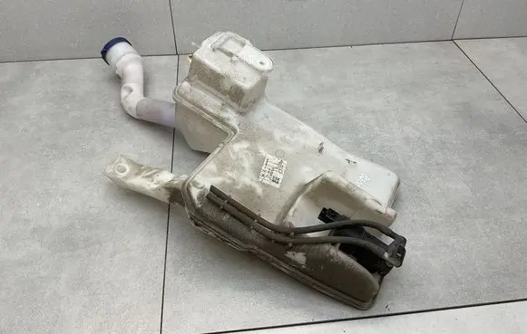 Peugeot 2008 II Windshield washer fluid reservoir/tank 319837590