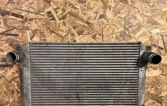 Toyota Avensis T250 Intercooler air channel guide JD127100