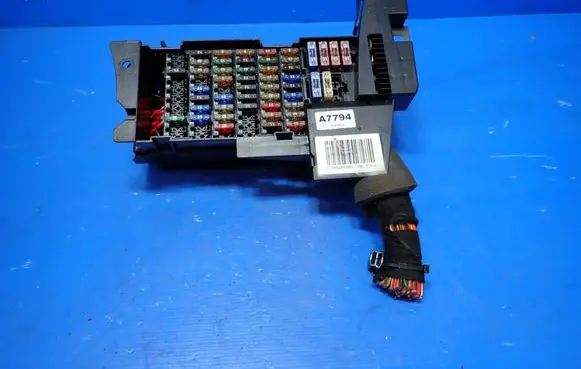 Mercedes-Benz B W245 Fuse box set 1695451640
