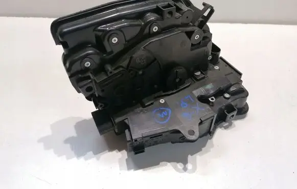 BMW X5M F85 Front door lock 7281945