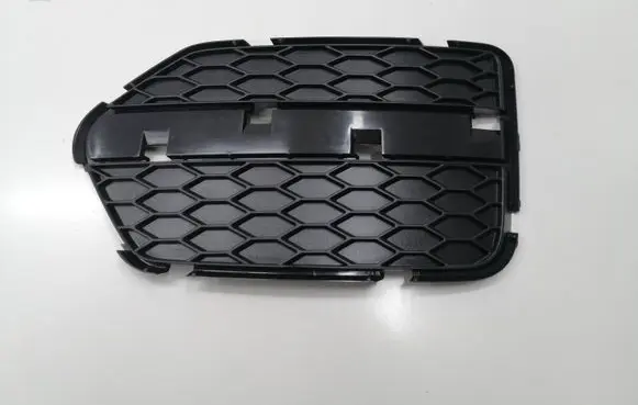 Audi Q3 8U Front bumper lower grill 8U0807152F 174202