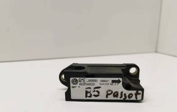 Volkswagen PASSAT B5 Airbag deployment crash/impact sensor 5WK41910