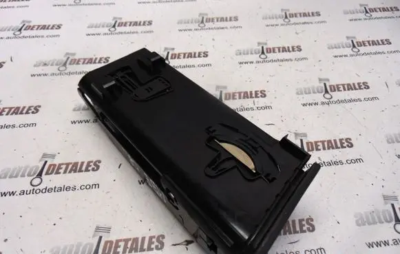 Mercedes-Benz E W211 Dashboard storage box/compartment A2116802052