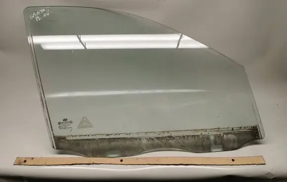 Hyundai Santa Fe Front door window glass four-door 43R000382 DOT748AS2M352