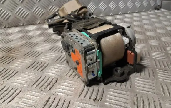 Audi A5 8T 8F Front seatbelt 8T8857705C