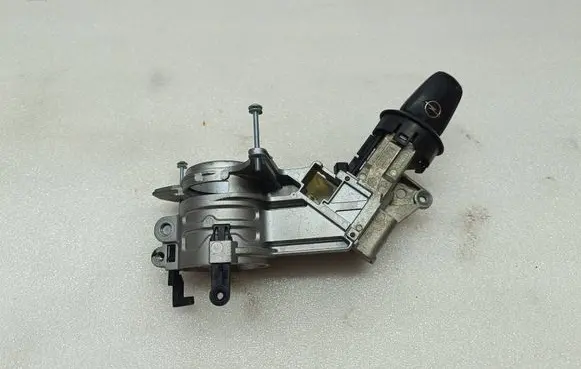Opel Astra H Ignition lock 2421430