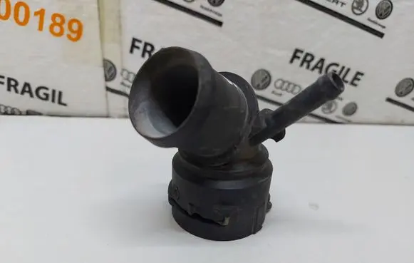 Volkswagen PASSAT B6 Engine coolant pipe/hose 3Q0122291E