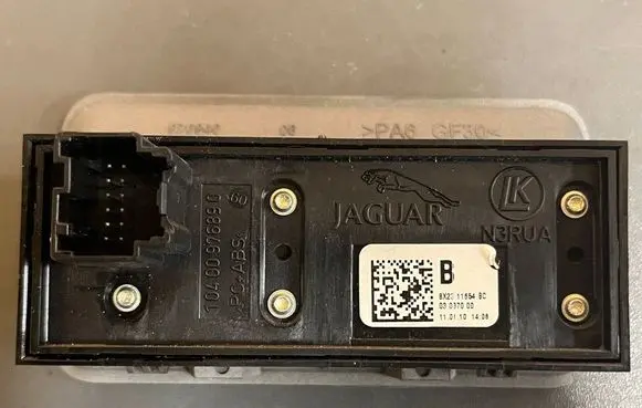 Jaguar XF X250 Fog light switch 8X2311654BC 03037000 10400976890