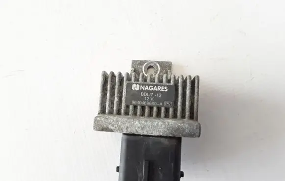 Renault Megane II Glow plug pre-heat relay 9640469680
