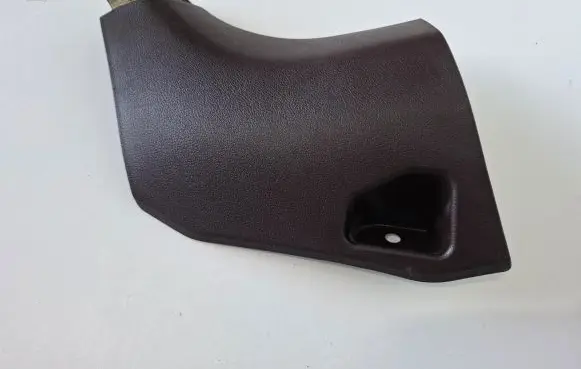 Foot area side trim