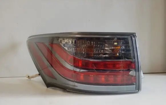 Lexus CT 200H Rear/tail lights KOITO7615