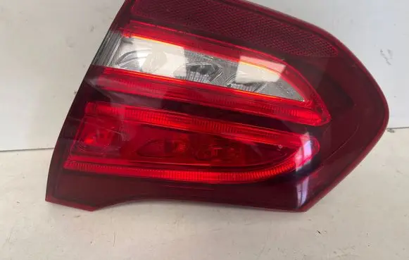 Tailgate rear/tail lights