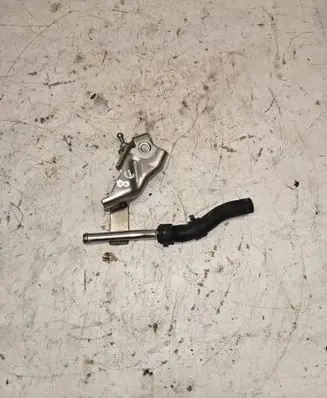 Toyota Prius (XW50) Engine coolant pipe/hose