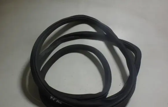 BMW 7 F01 F02 F03 F04 Rear door rubber seal (on body) 7179131