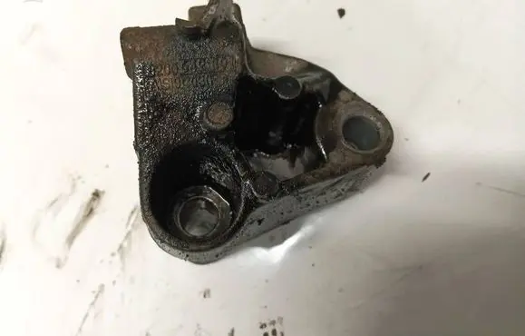 Suzuki Grand Vitara II Engine mounting bracket 8200542891