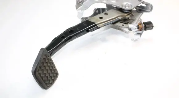 Toyota Prius (XW30) Brake pedal