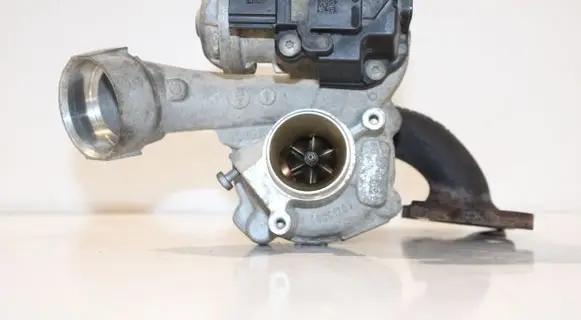 Volkswagen Golf VII Turbo 04E145721L 04E145725AB