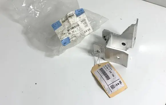 BMW 4 F36 Gran coupe Radiator mount bracket 51647245796 7245796