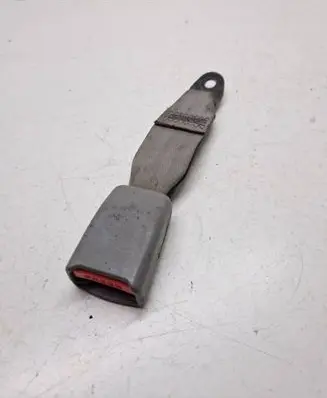 Front seatbelt buckle