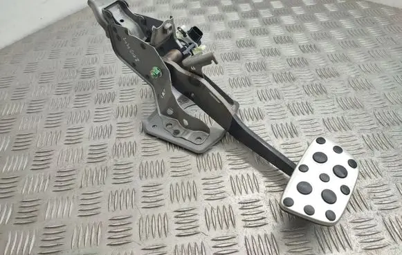 Lexus RX 450H Brake pedal