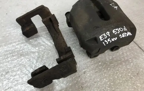 BMW 5 E39 Front brake caliper 6022