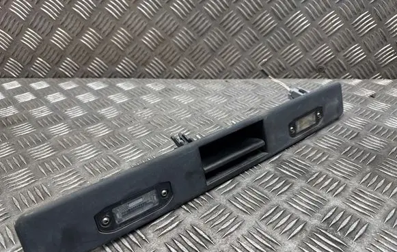 Volvo XC90 Trunk door license plate light bar 31253018 30699743 7890