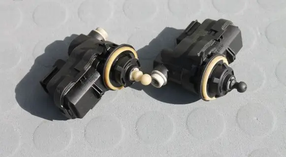 Nissan X-Trail T31 Headlight level adjustment motor 