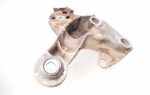 Audi A4 S4 B5 8D Engine mounting bracket 8D0199352H