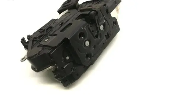 Volkswagen Golf VI Front door lock 5K2837016