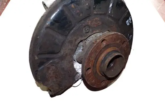 Volkswagen PASSAT B7 Front wheel hub spindle knuckle