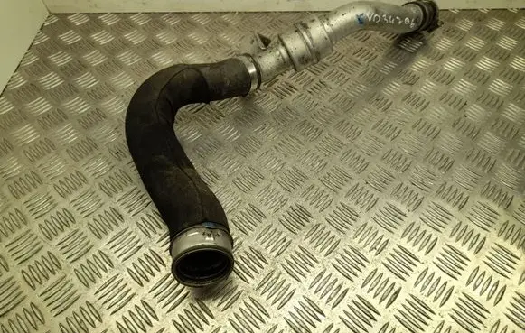 Engine coolant pipe/hose