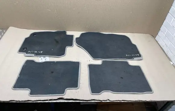Toyota RAV 4 (XA40) Car floor mat set 