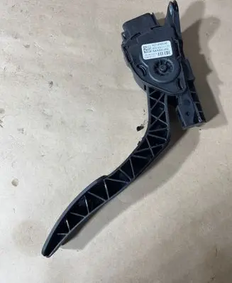 Ford Turneo Courier Accelerator throttle pedal 8V219F836AB 25042014 6PV00951720