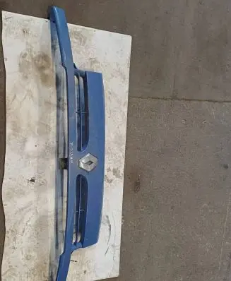Renault Master II Front bumper upper radiator grill 7700352125 M7041 D1TRACC057