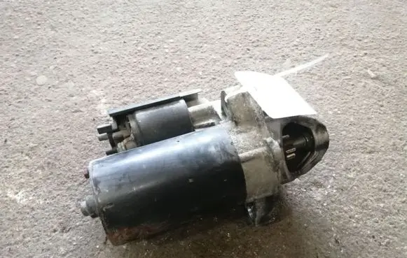 Volkswagen PASSAT B5.5 Starter motor