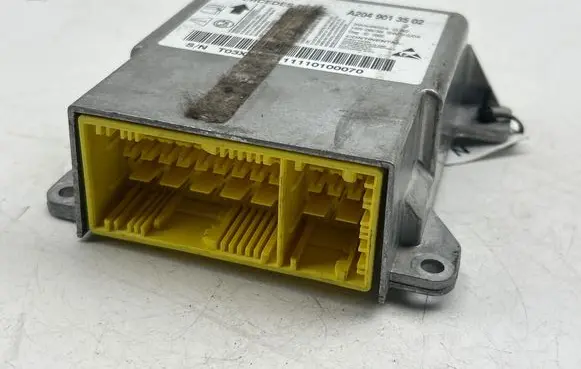 Mercedes-Benz C W204 Airbag control unit/module A2049013502 5WK44524 A1630511