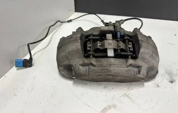 Mercedes-Benz C W205 Front brake caliper
