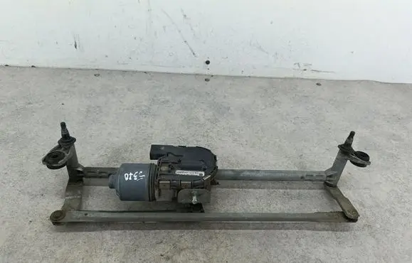 Volkswagen Golf V Front wiper linkage 