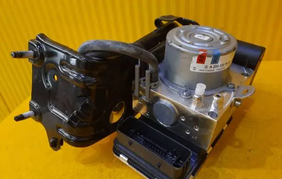 Mercedes-Benz C W206 Air suspension control unit module (rear) A2069010708