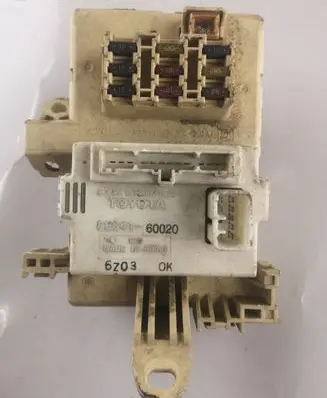 Toyota Land Cruiser (HDJ90) Fuse box set 8264160020 6Z03