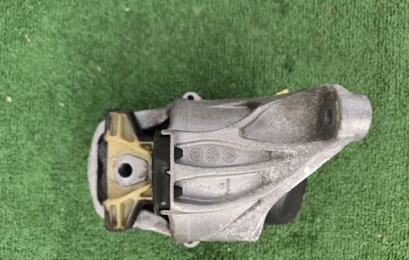 Audi A4 S4 B9 Engine mount bracket 8W0199371BD