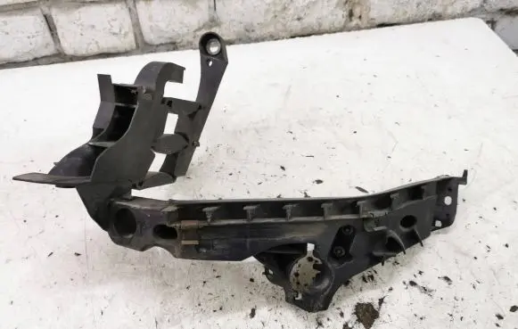 Audi A4 S4 B8 8K Headlight/headlamp mounting bracket 8K0805607L 2002837
