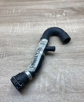 Mercedes-Benz Vito Viano W639 Engine coolant pipe/hose A6398329223